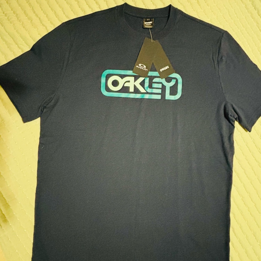 OAKLEY Men's Locked In B1B Tee/ Large Size/ Fathom Color/ FOA403684-6AC